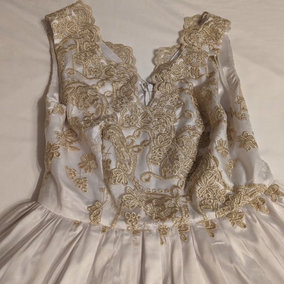 Women's/Juniors White and Gold Knee-Length Tulle Dress, Medium - Picture 4 of 8